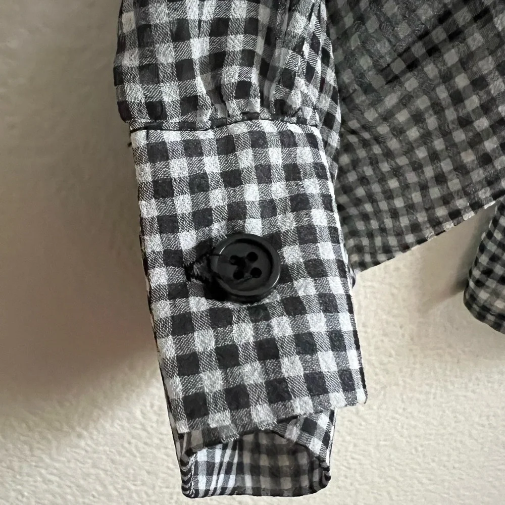 Black And White Blouse Who What Wear Mid Length Sleeve Ruffled Neckline Size L - Picture 10 of 11